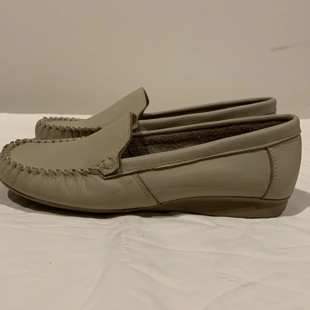 Charleston Shoe Co. Flats - Picture 6 of 8